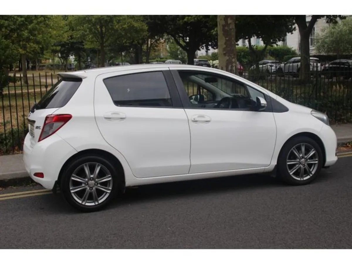Toyota Yaris 1.3 1/2 Leather - Park Camera -Phone - Image 4