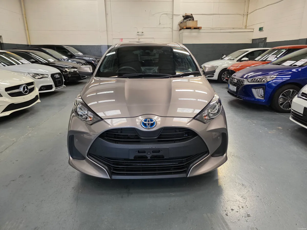 2020 Toyota Yaris Hybrid - Image 2