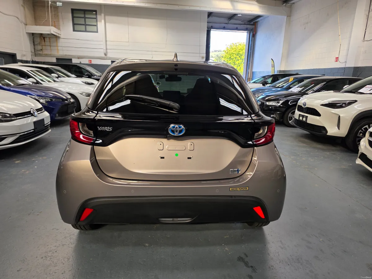 2020 Toyota Yaris Hybrid - Image 5