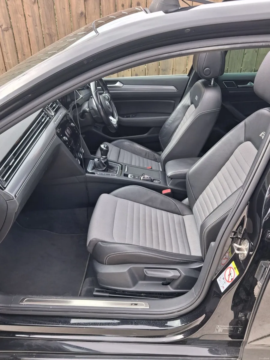 Volkswagen Passat 2019 - Image 6