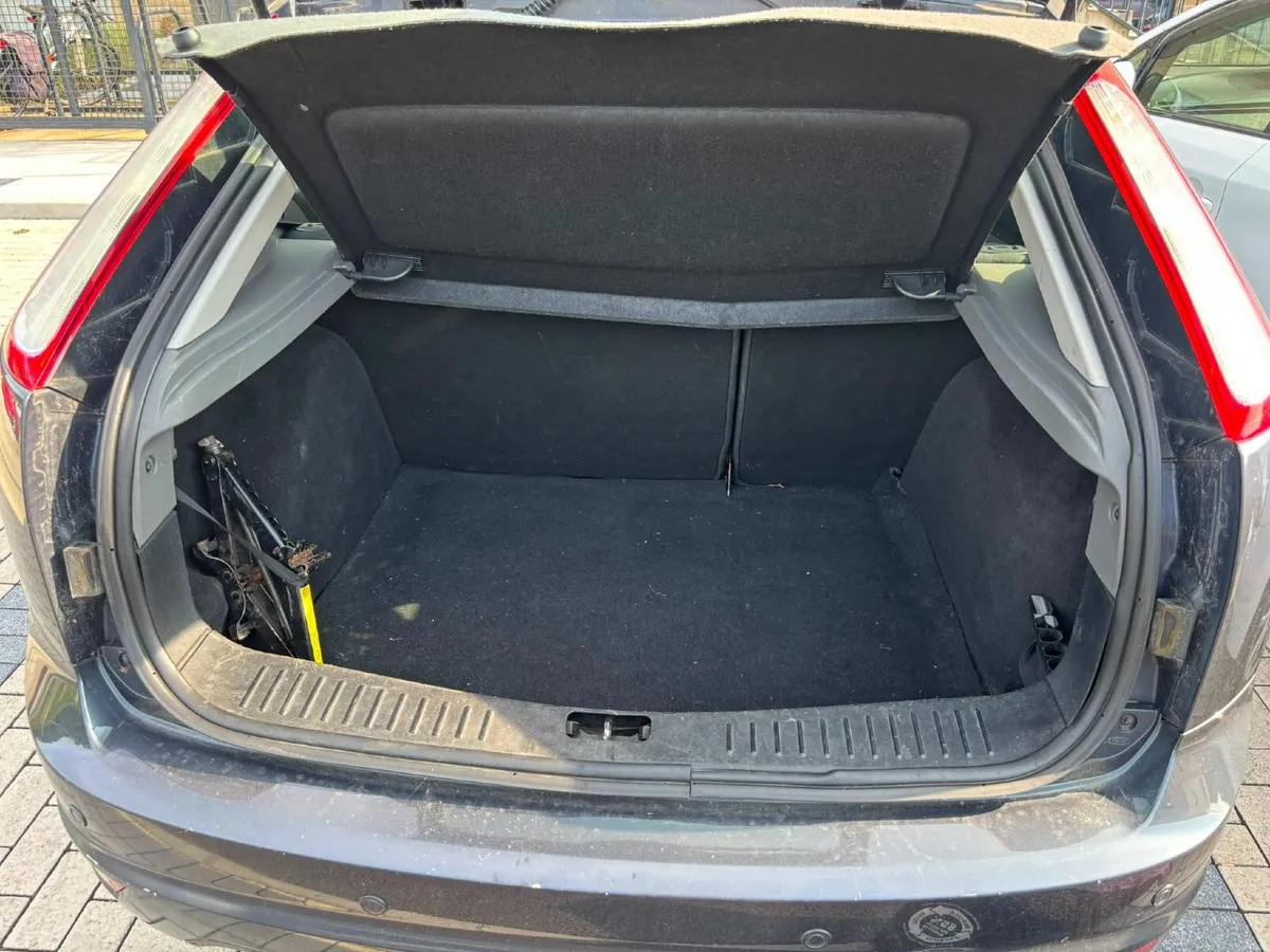 Ford Focus 2011 - Image 5