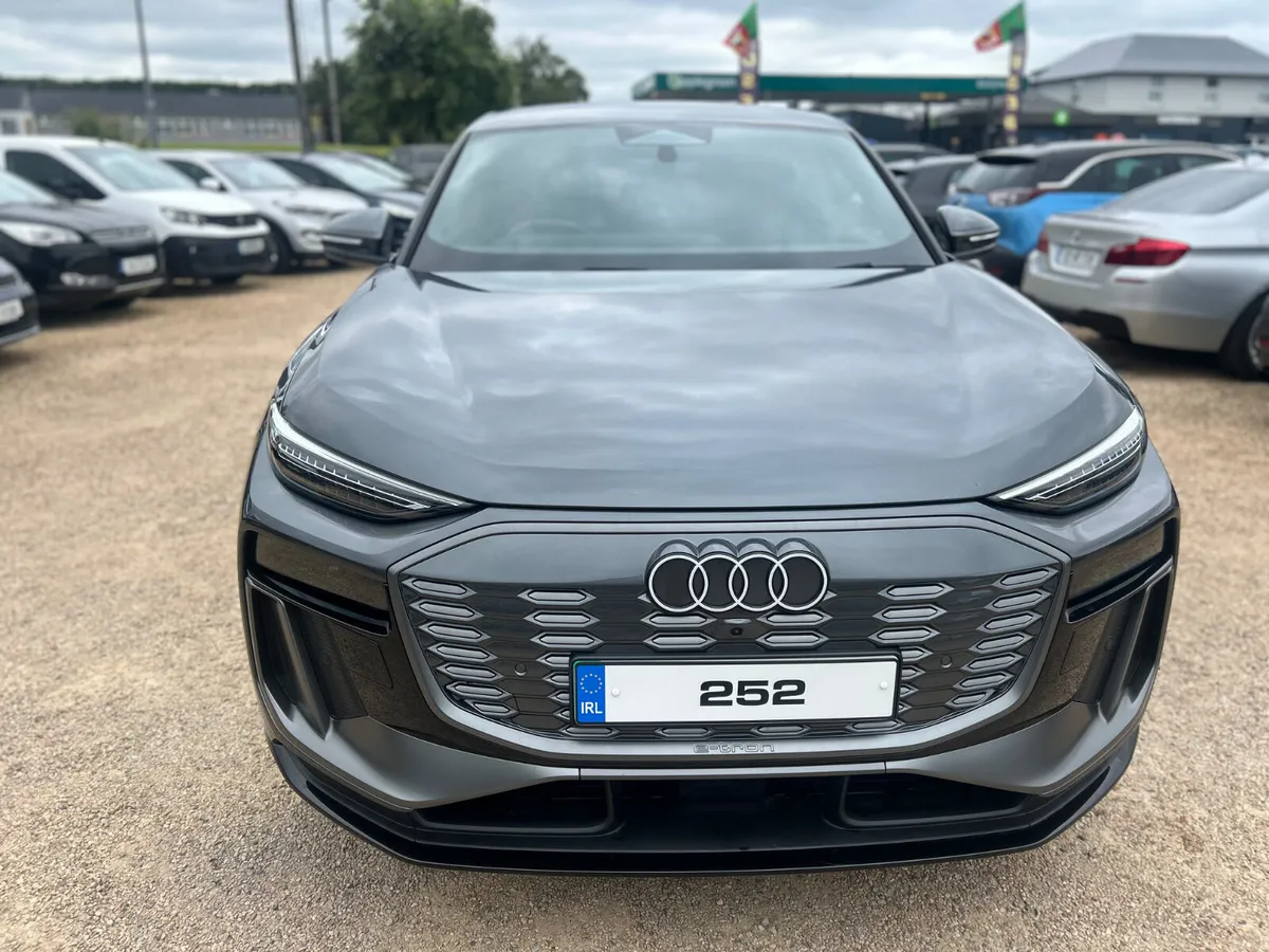 Audi Q6 e-tron SLINE SPORT - Image 2
