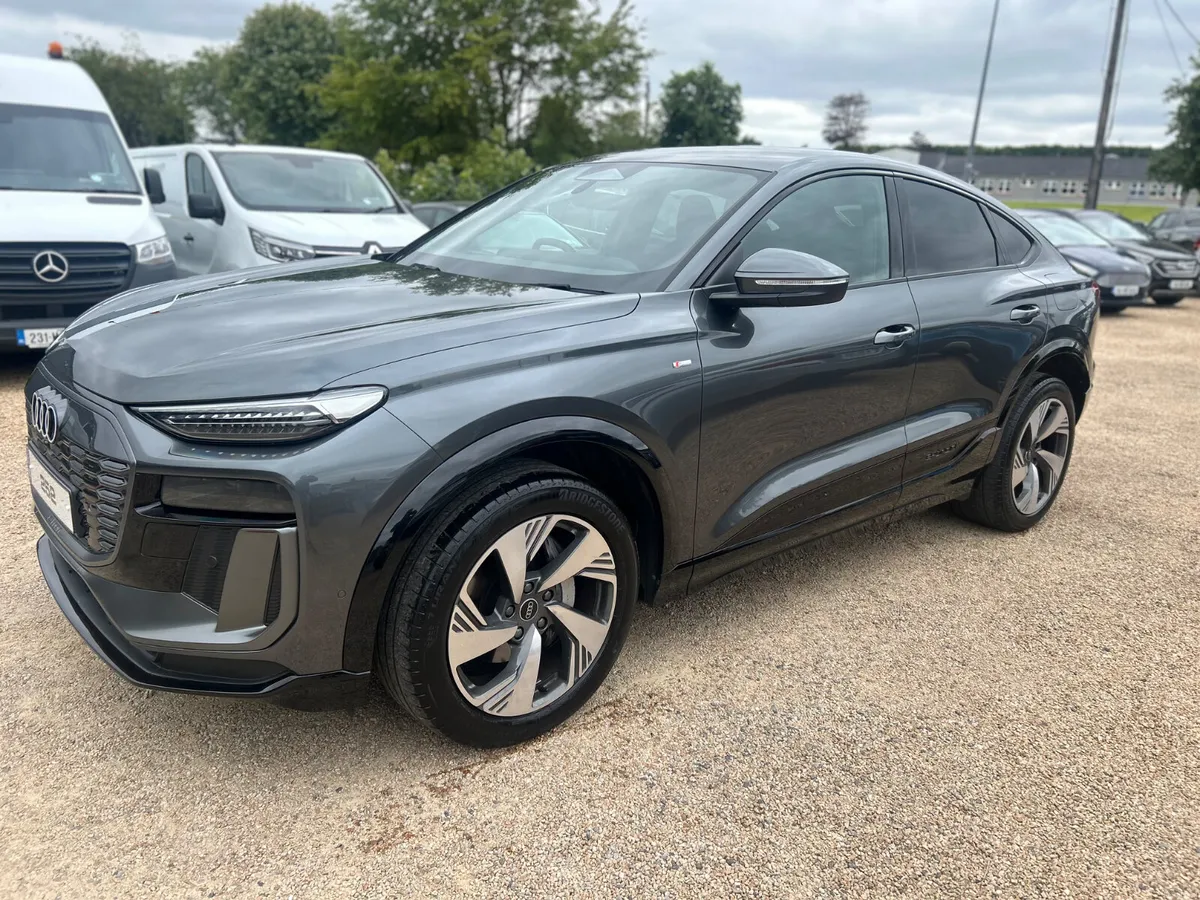 Audi Q6 e-tron SLINE SPORT - Image 4