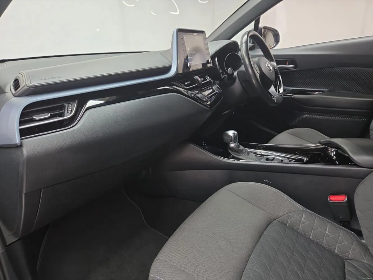 Toyota C-HR 1.8 HYBRID SPORT - Image 4