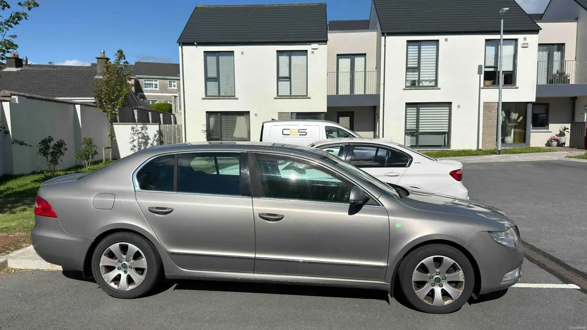 2011 SKODA SUPERB 1.6TDI 105BHP - Image 2