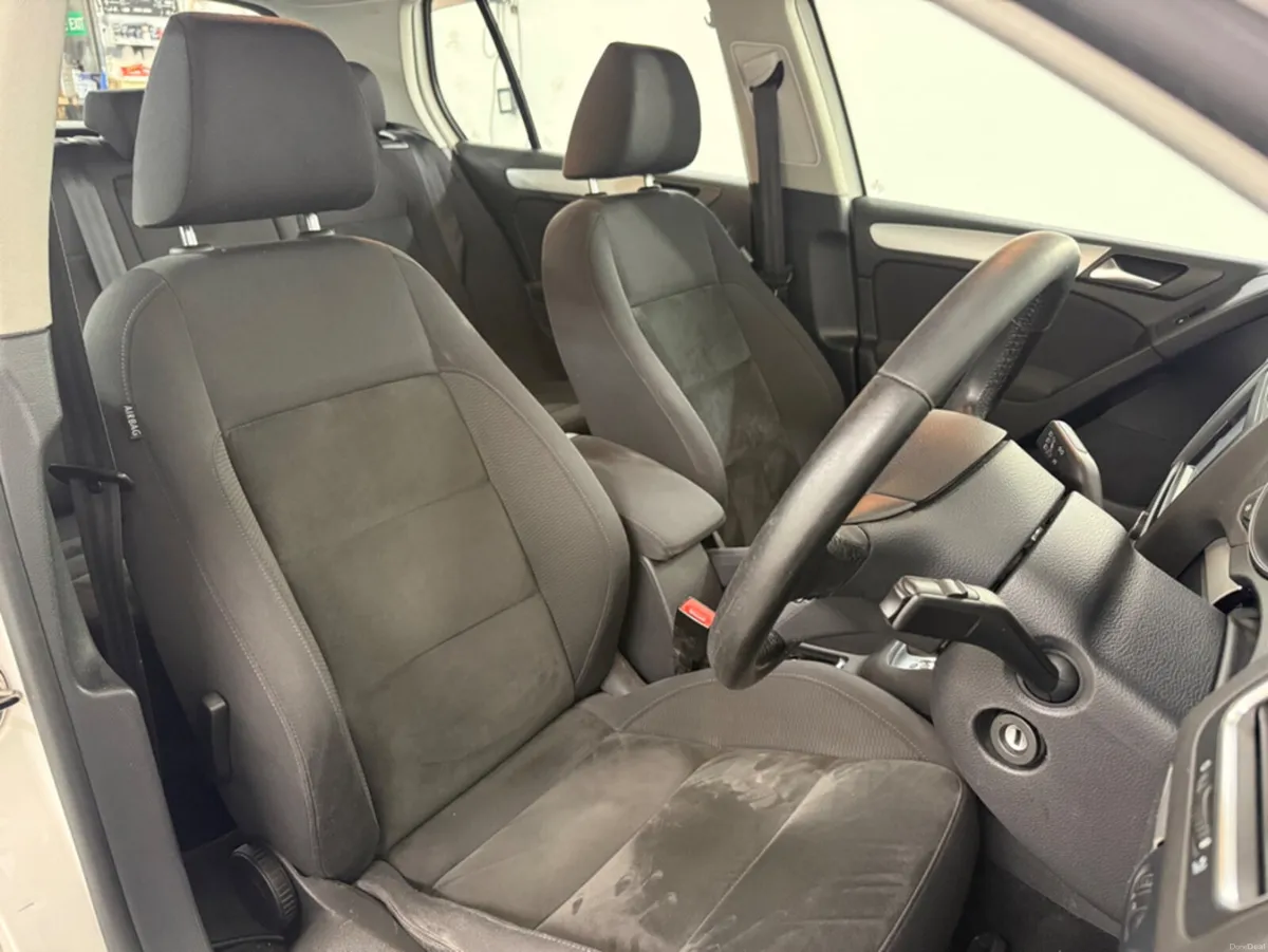 Volkswagen Golf **DSG **DUAL CLIMATE CONTROL **PIO - Image 6