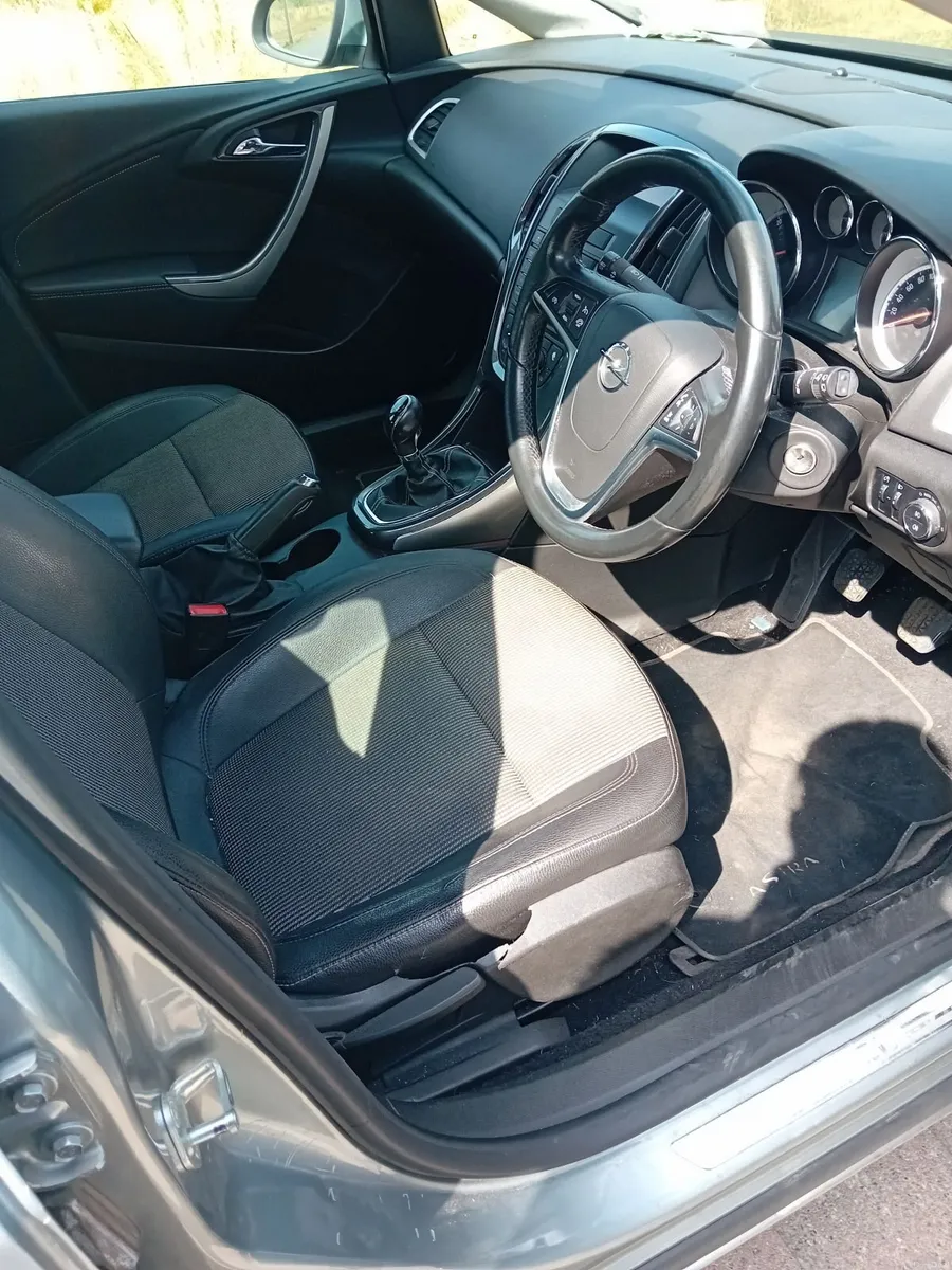 Opel Astra 2013 - Image 3