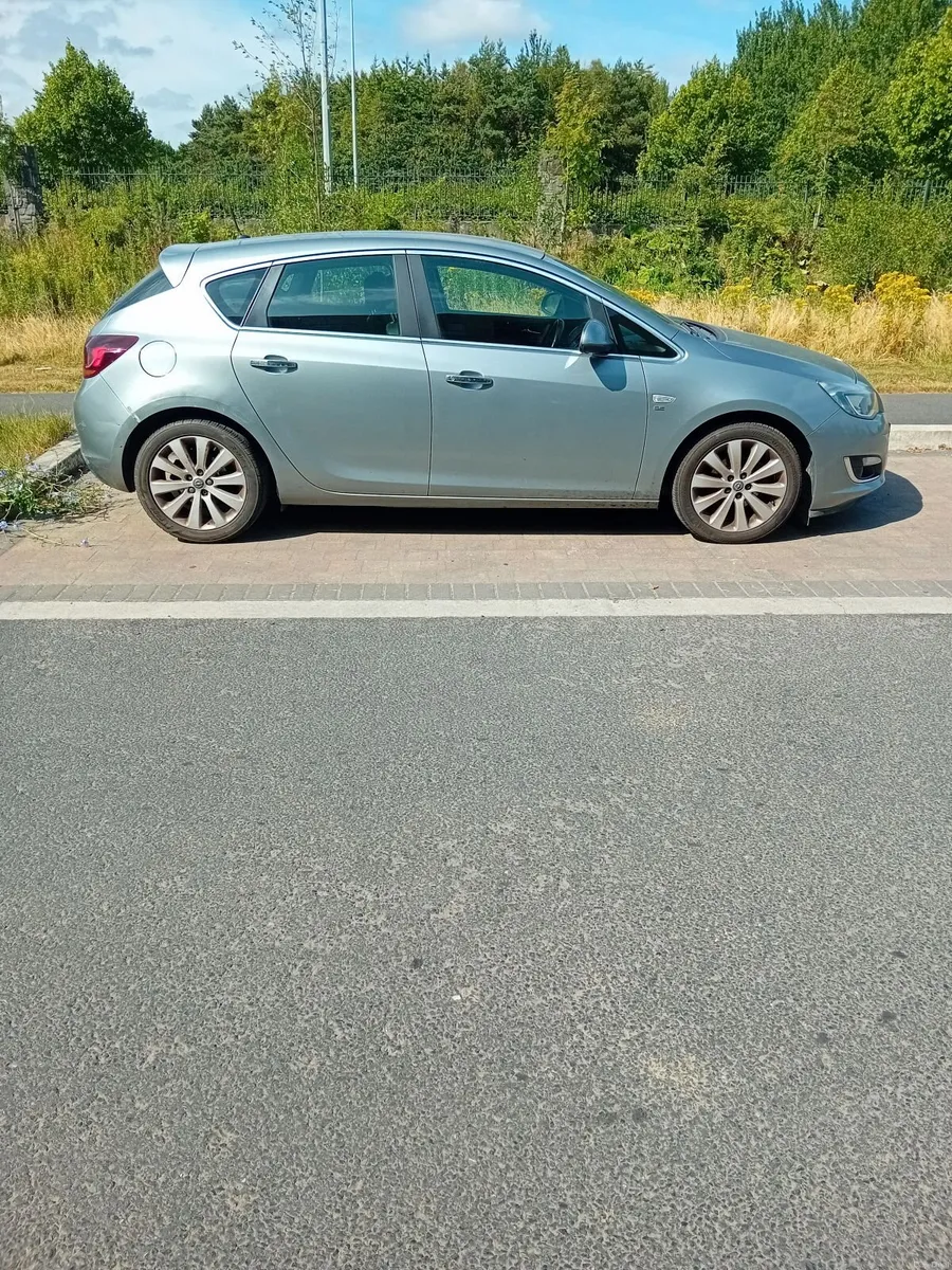 Opel Astra 2013 - Image 1