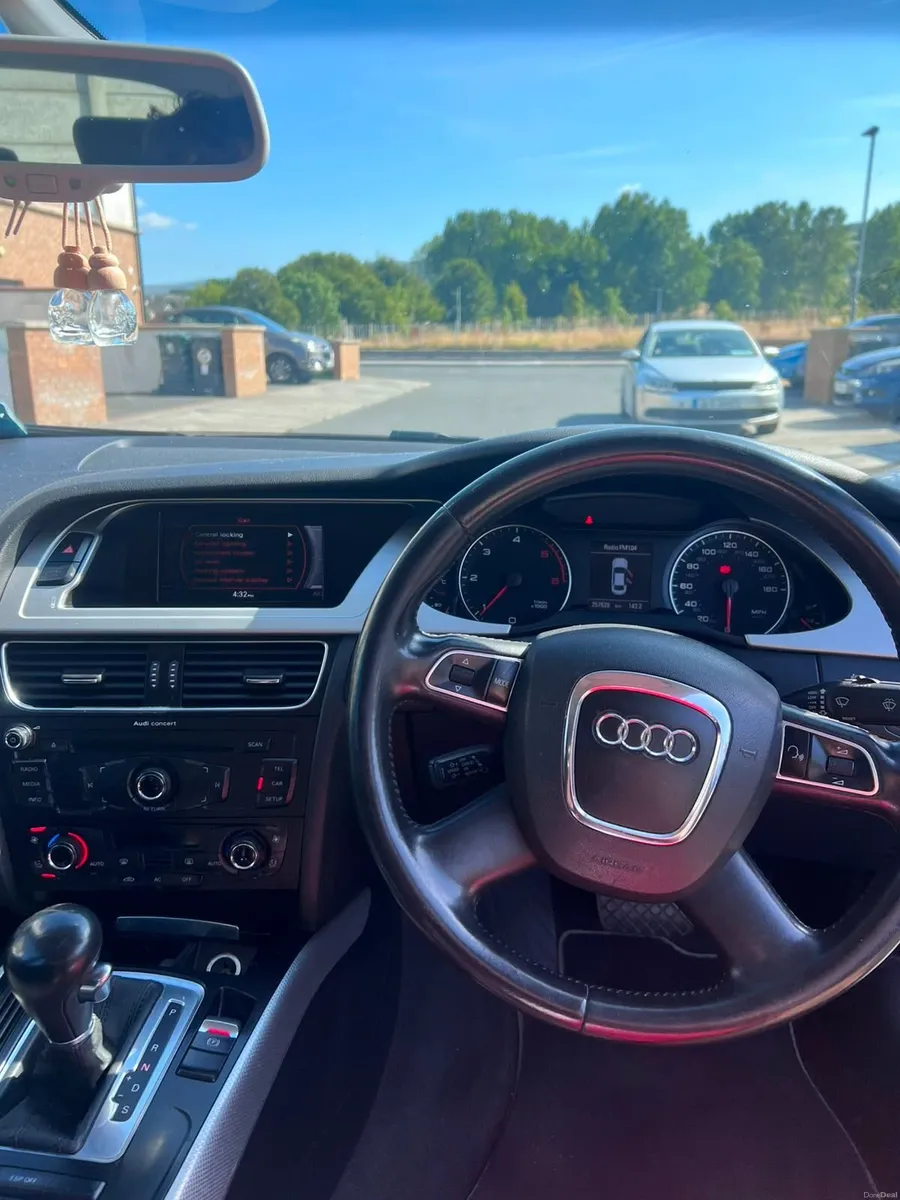 Audi A4 2010 - Image 6