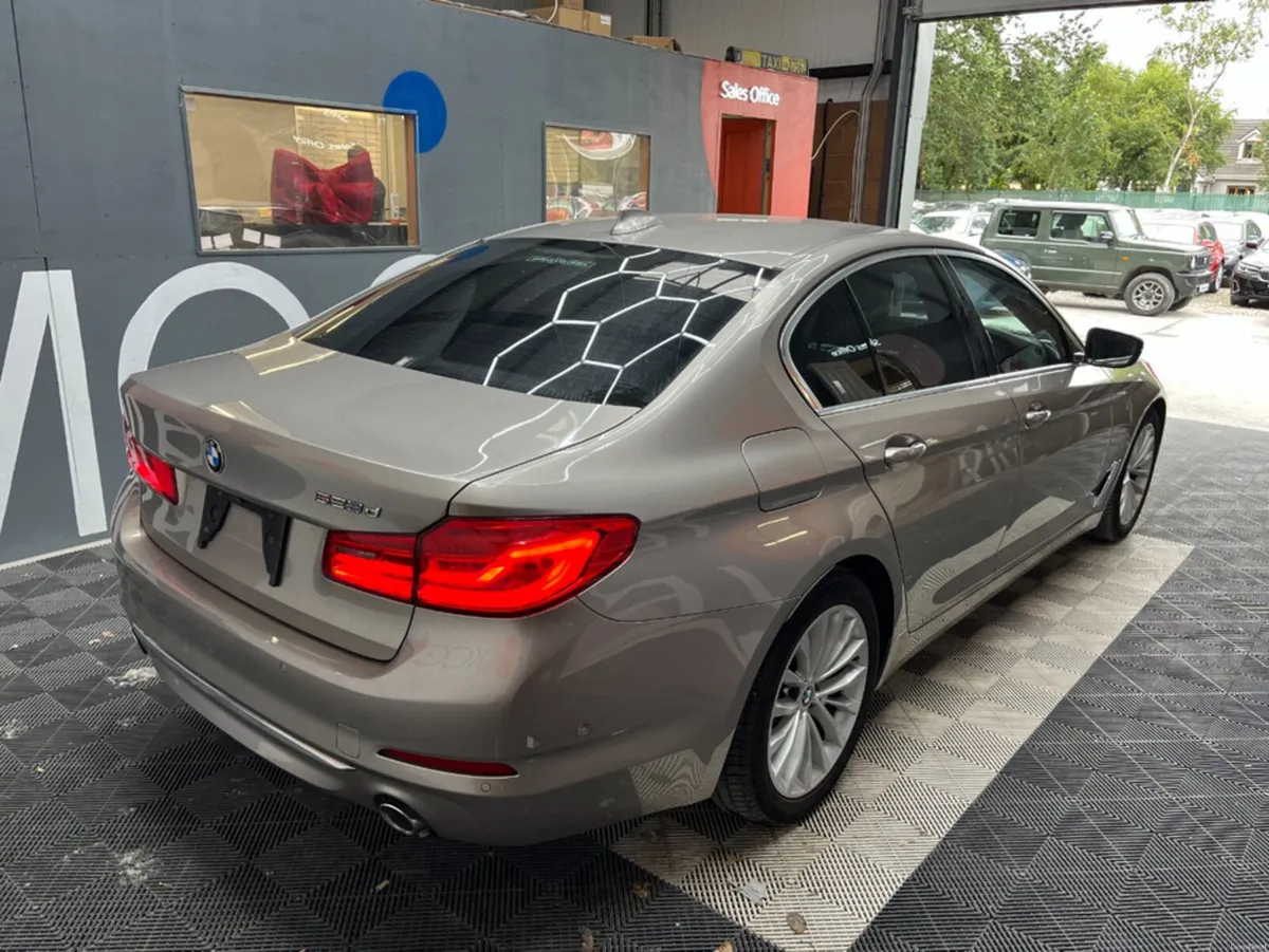 BMW 5-Series 2019 BMW 523D LUXURY 2.0 AUTOMATIC / - Image 2