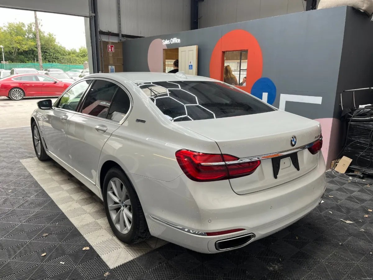 BMW 7-Series 2016 BMW 740E iPERFORMANCE 2.0 AUTOMA - Image 4