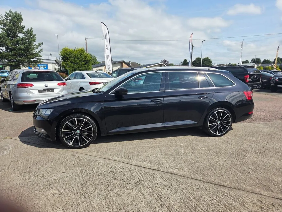 Skoda Superb 2.0tdi SE Tech 150PS 5DR Auto - Image 5