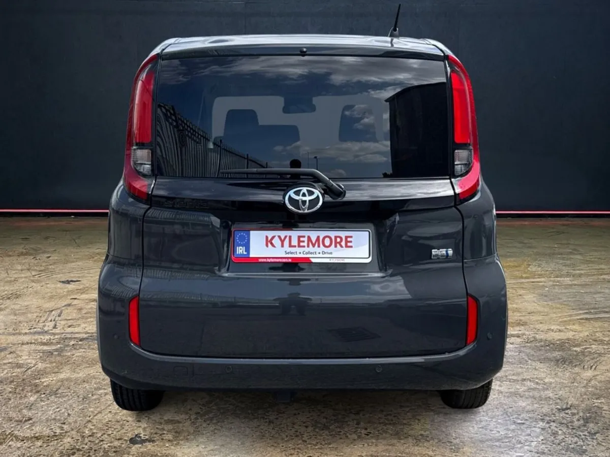 Toyota Sienta 1.5 HYBRID AUTOMATIC 7 SEATER - POWE - Image 4