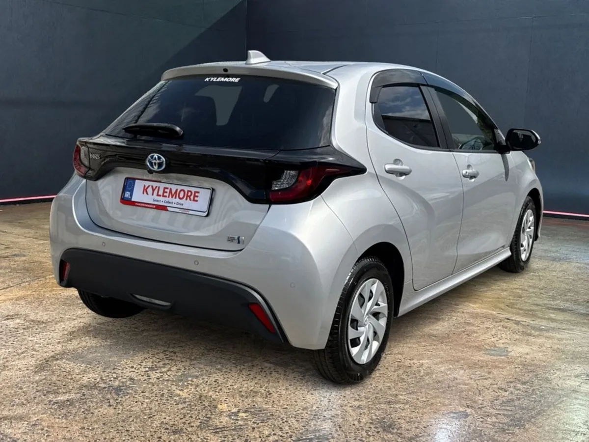 Toyota Yaris 1.5 HYBRID AUTOMATIC - CRUISE CONTROL - Image 3