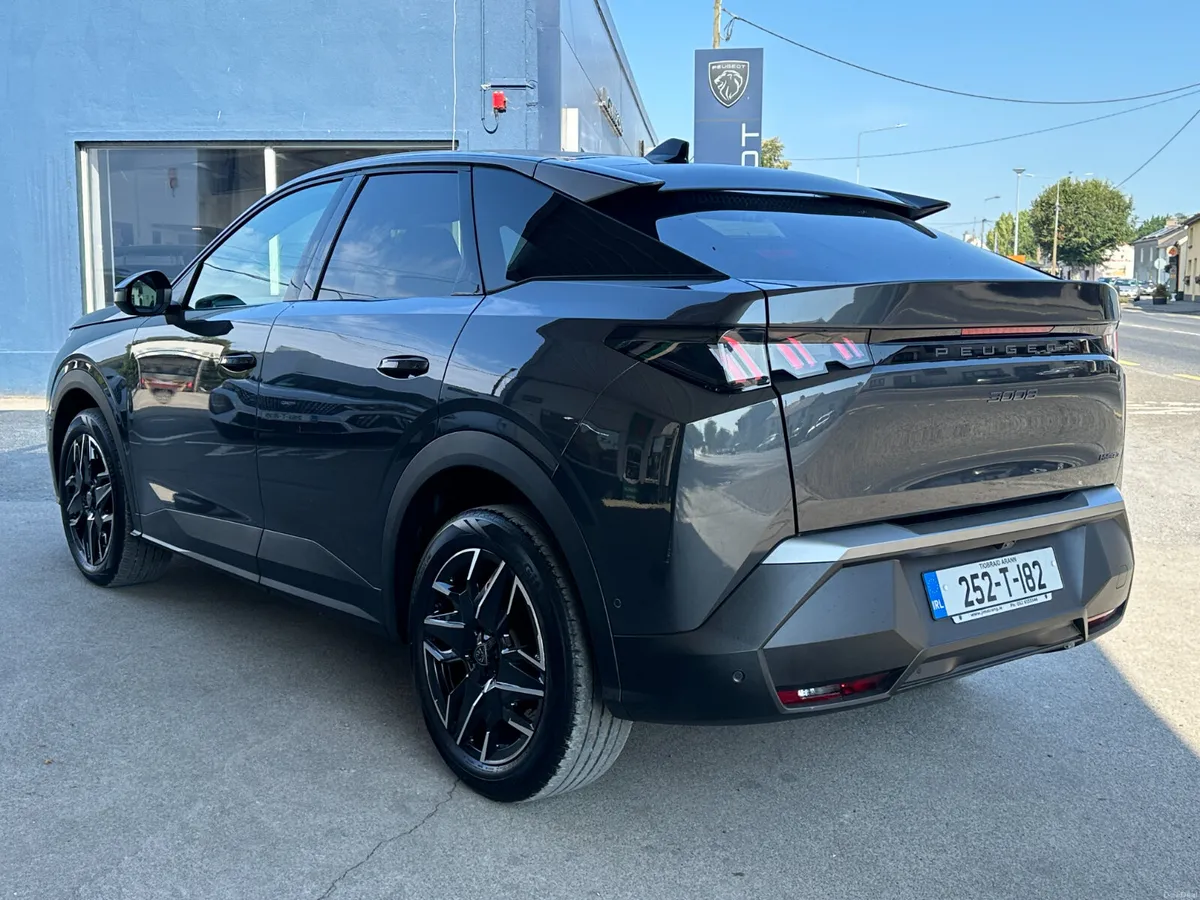 Peugeot 3008 1.2 Hybrid 145bhp eDCS6 Allure - Image 3