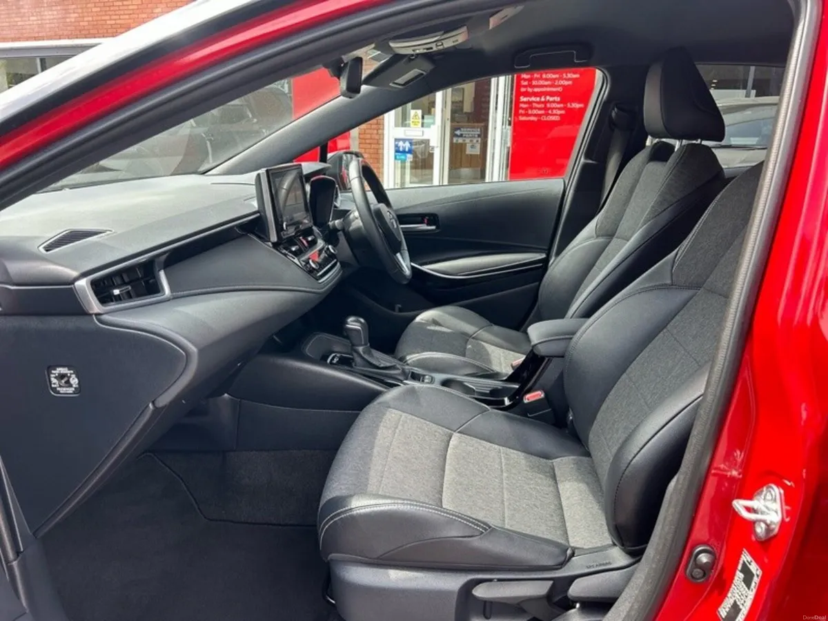 Toyota Corolla HYBRID L/SPORT HB - Image 6