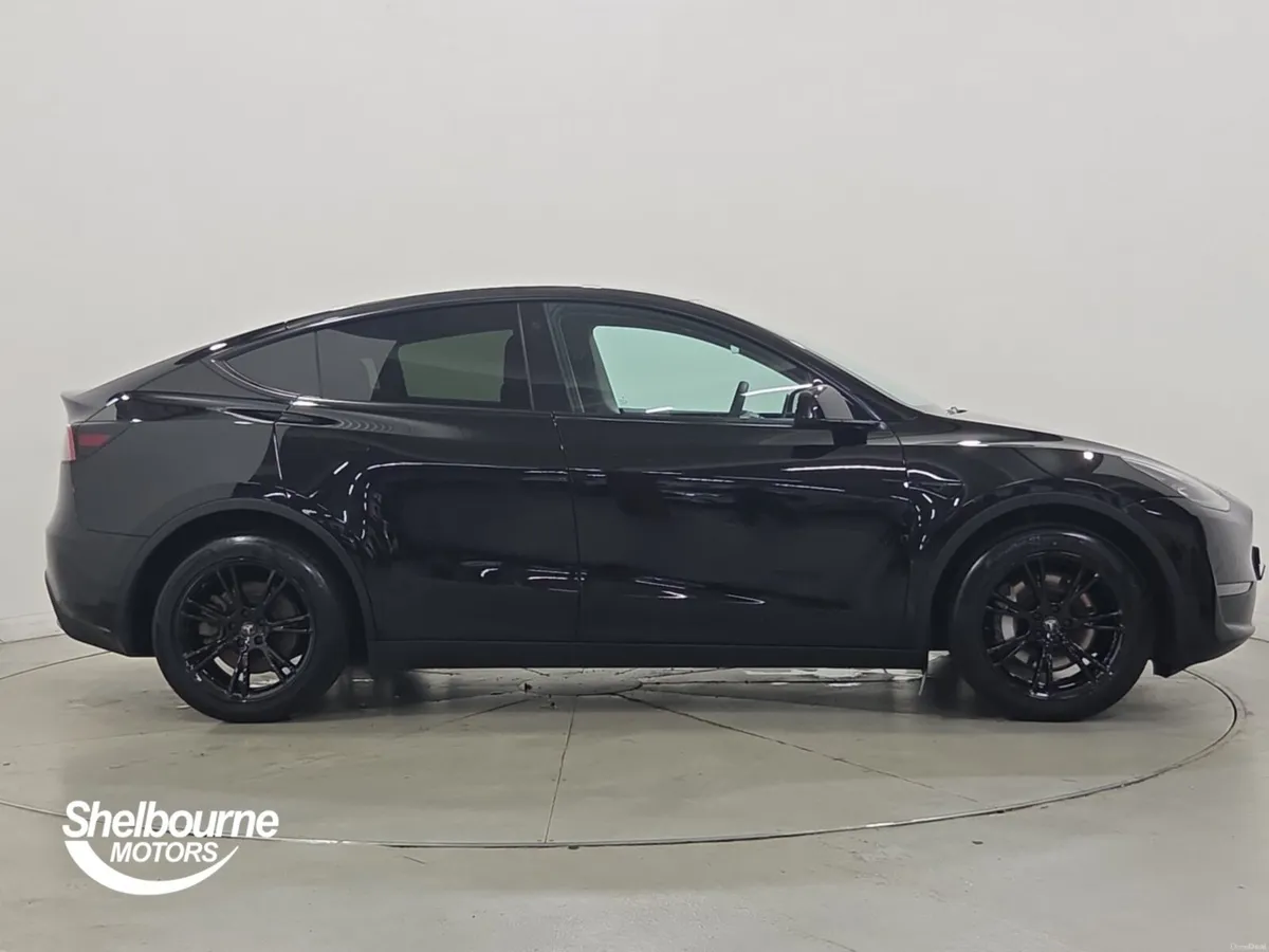 Tesla Model Y LONG RANGE - Image 3