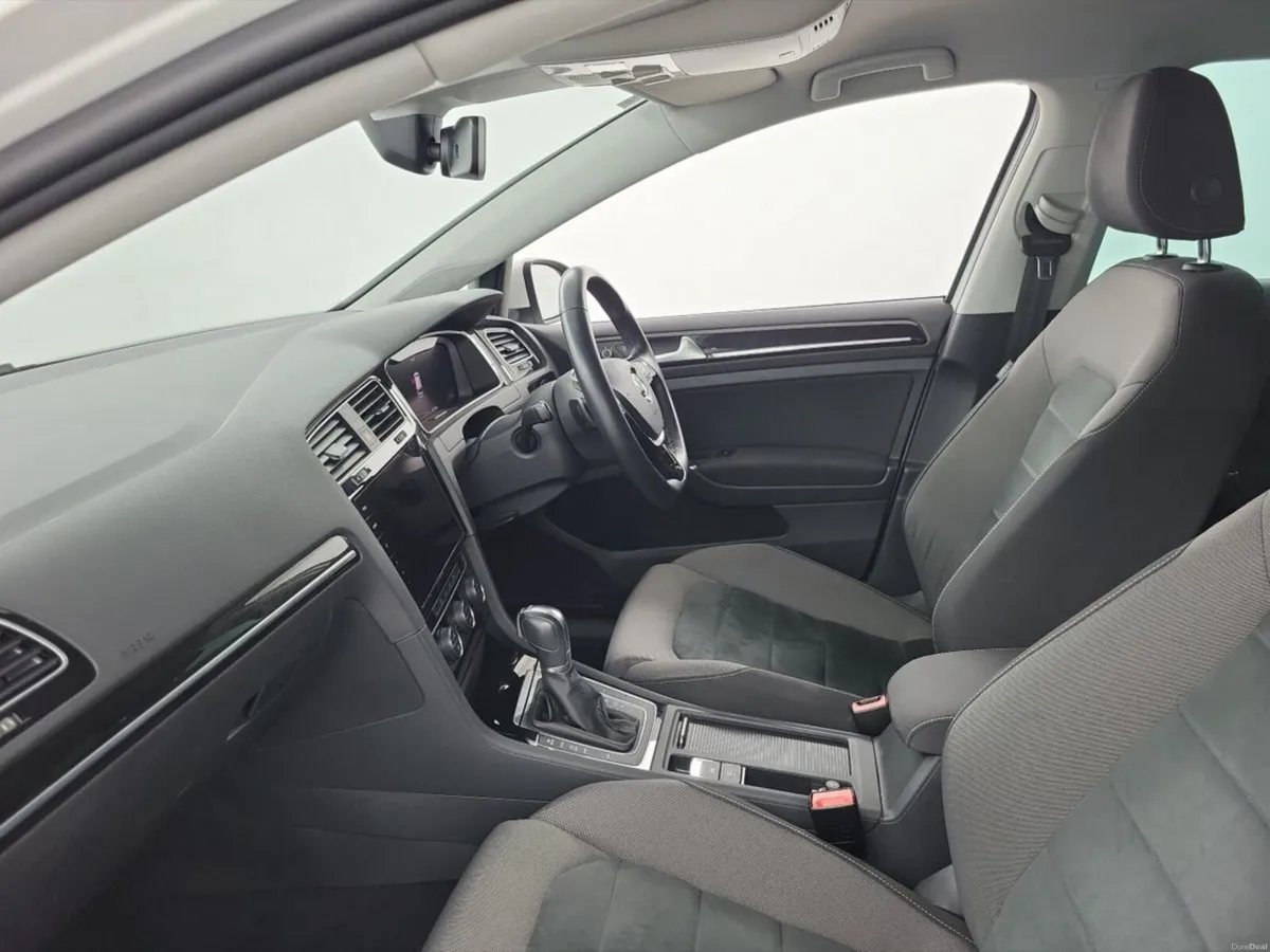 Volkswagen Golf TSI Highline Tech**high spec|** - Image 4