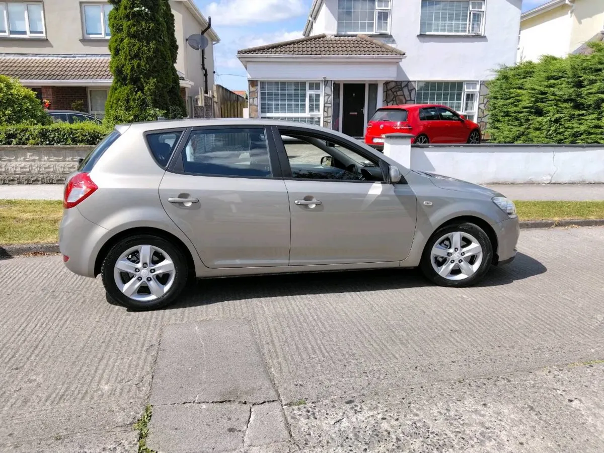 Kia Ceed 1.6 Petrol
Automatic Gearbox 
Nct 07/2027 - Image 4