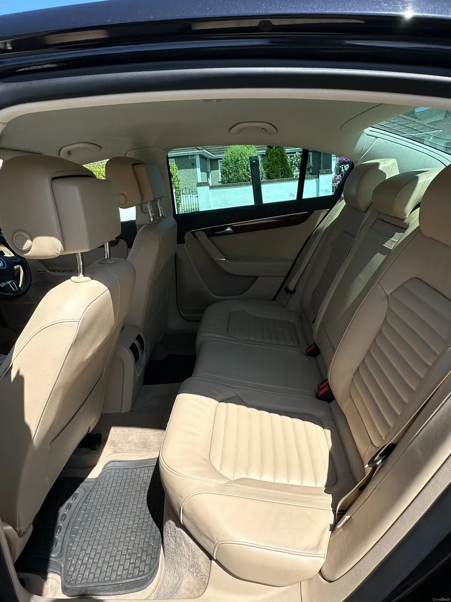 Volkswagen Passat 2011 - Image 6