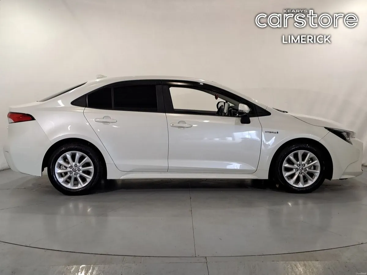 Toyota Corolla 1.8 HYBRID - Image 2