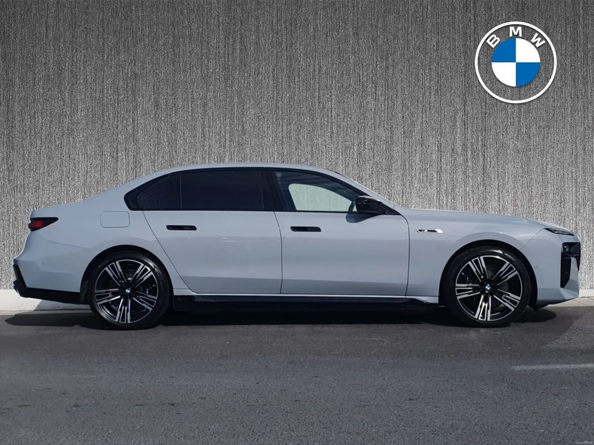 BMW 7-Series M760e xDrive - Image 3