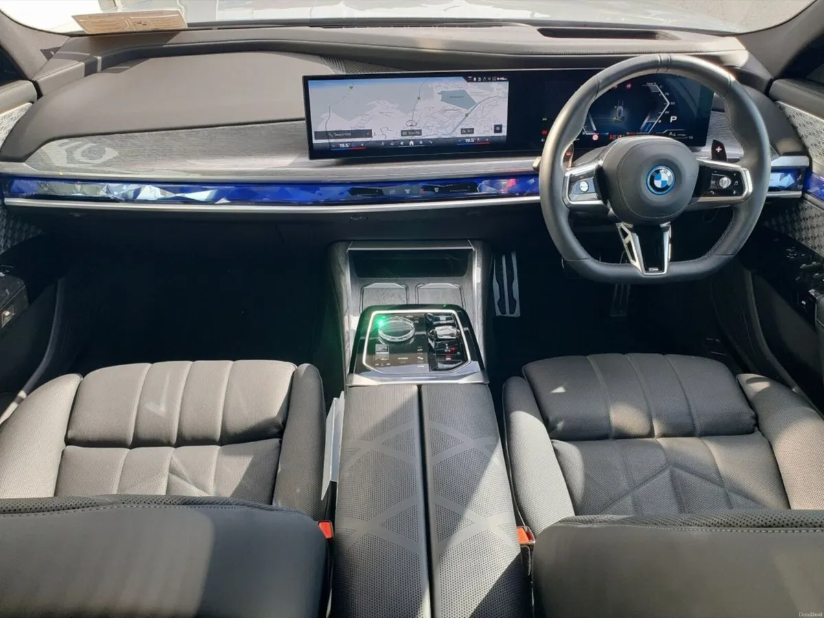 BMW 7-Series M760e xDrive - Image 4