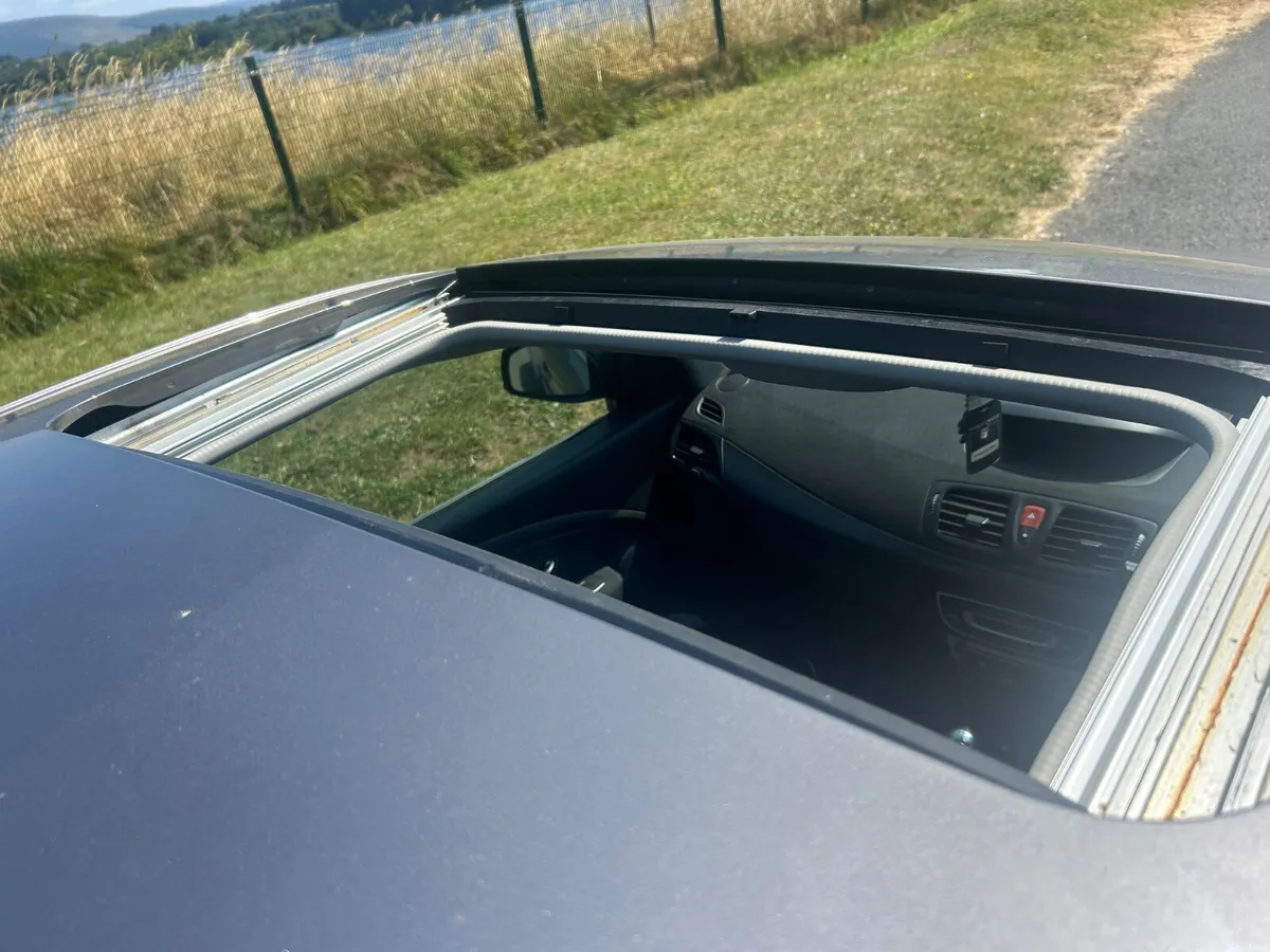 Renault Fluence 2016, low mileage - Image 4