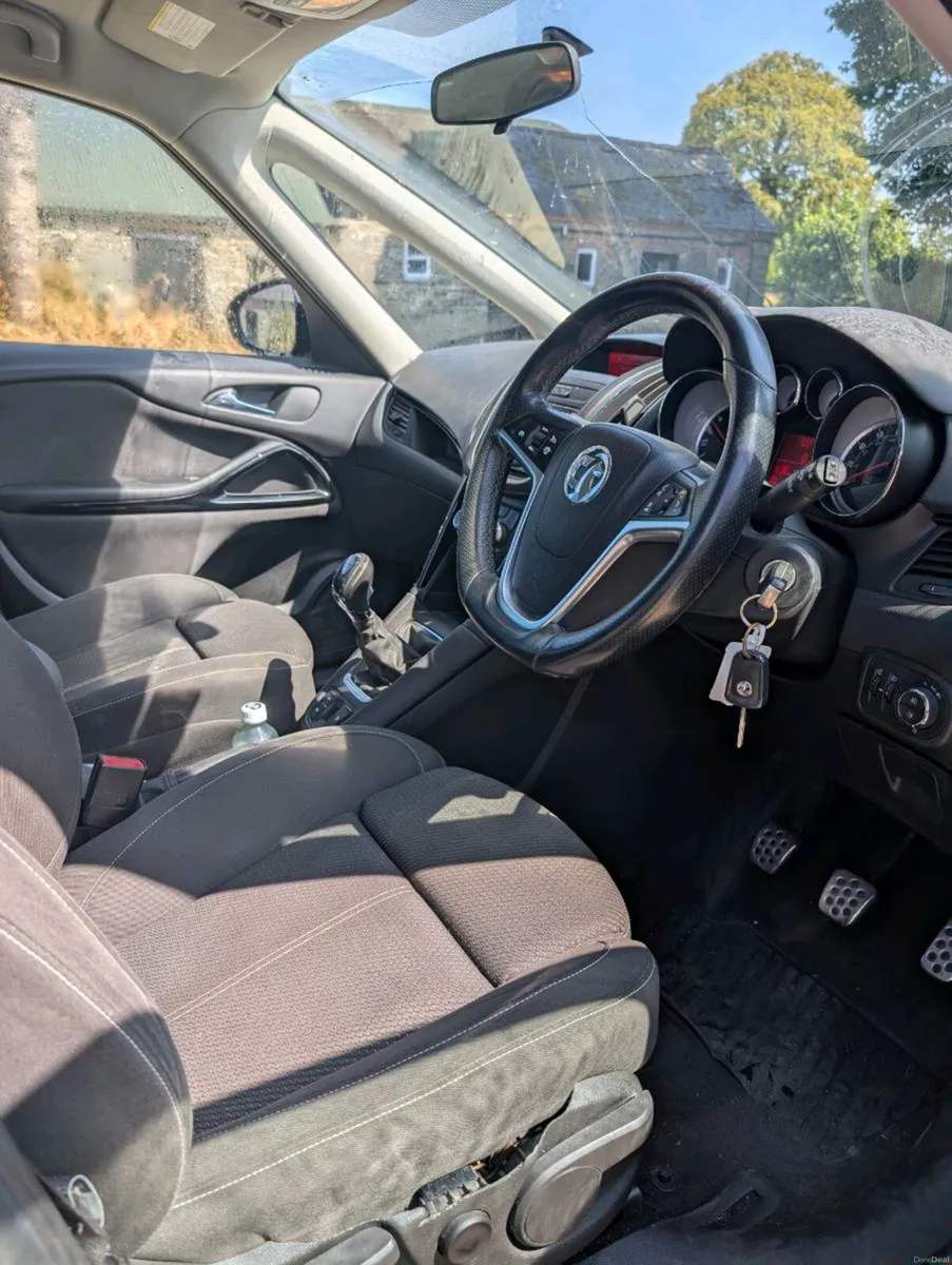 2016 low mileage Vauxhall Zafira - Image 6
