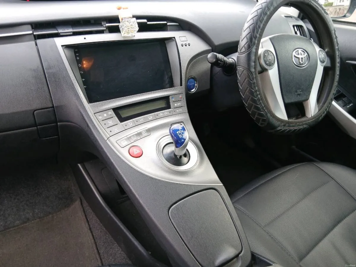 Toyota prius - Image 5
