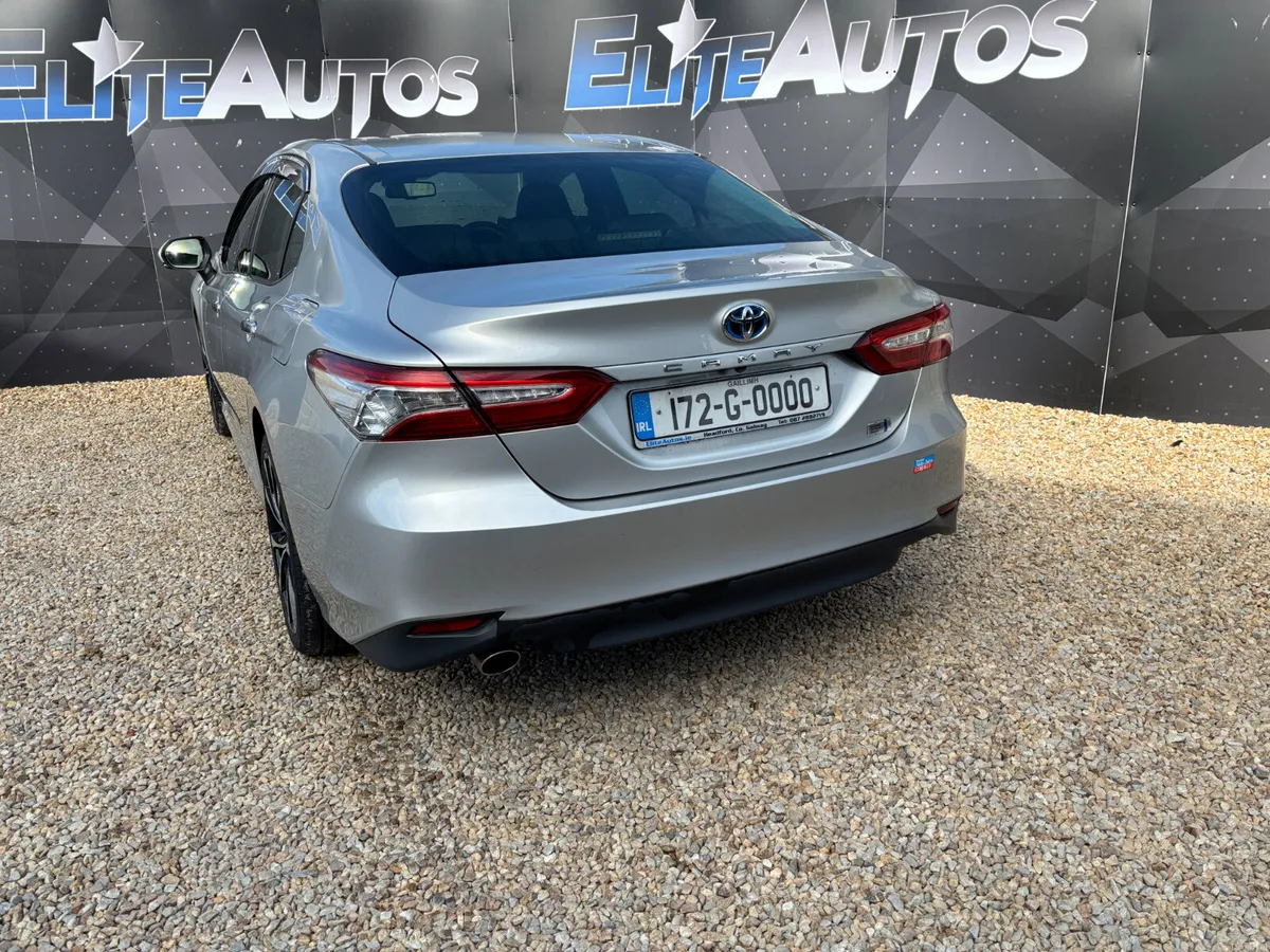 Toyota Camry 2.5 Self Charging Hybrid 2017 low kms - Image 4