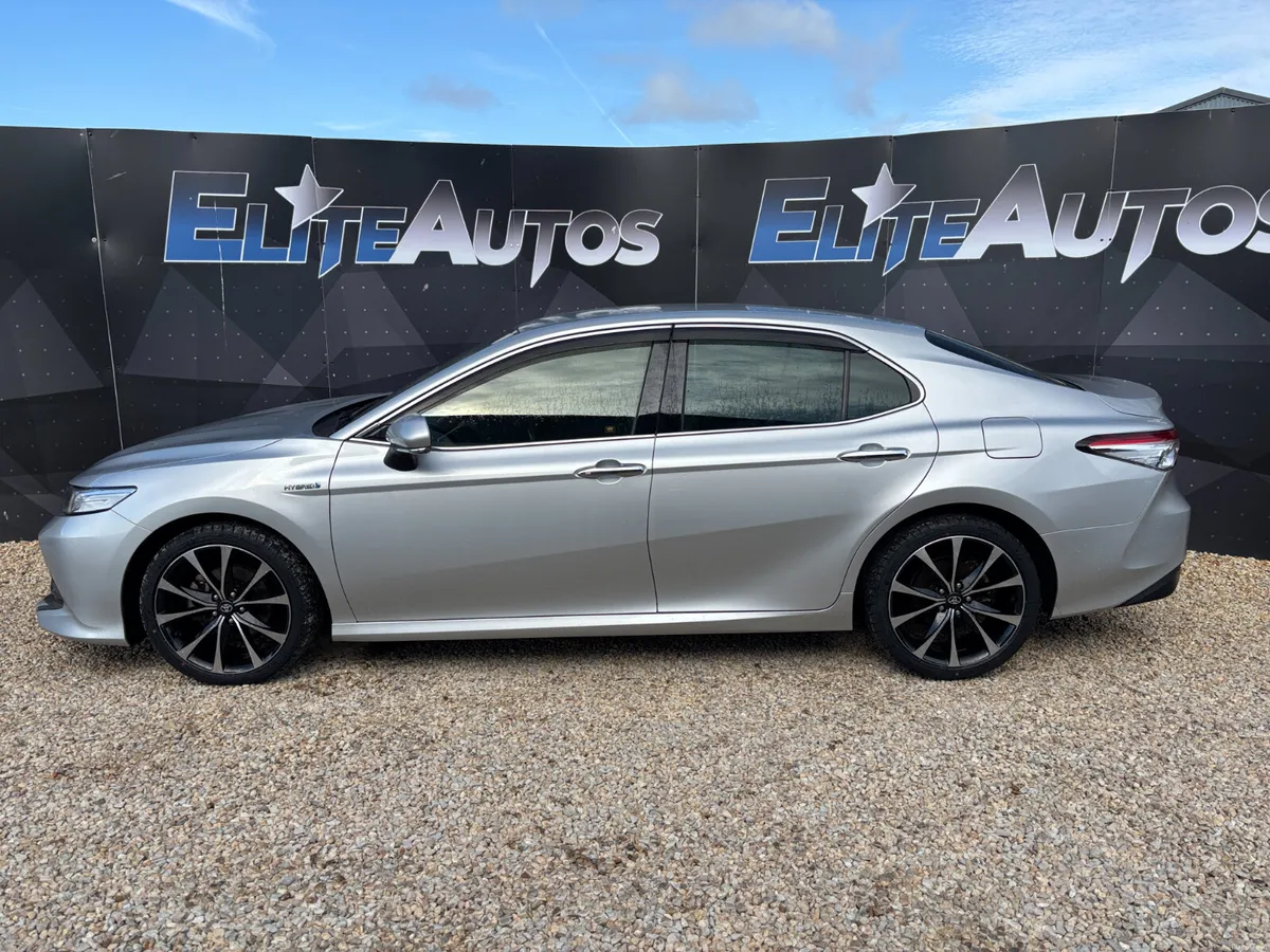 Toyota Camry 2.5 Self Charging Hybrid 2017 low kms - Image 2