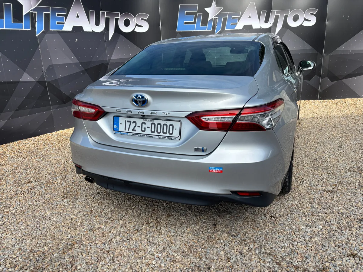 Toyota Camry 2.5 Self Charging Hybrid 2017 low kms - Image 5