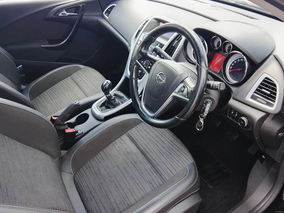 2015 Opel Astra, Diesel, NCT 07-2027, Low km's. - Image 4