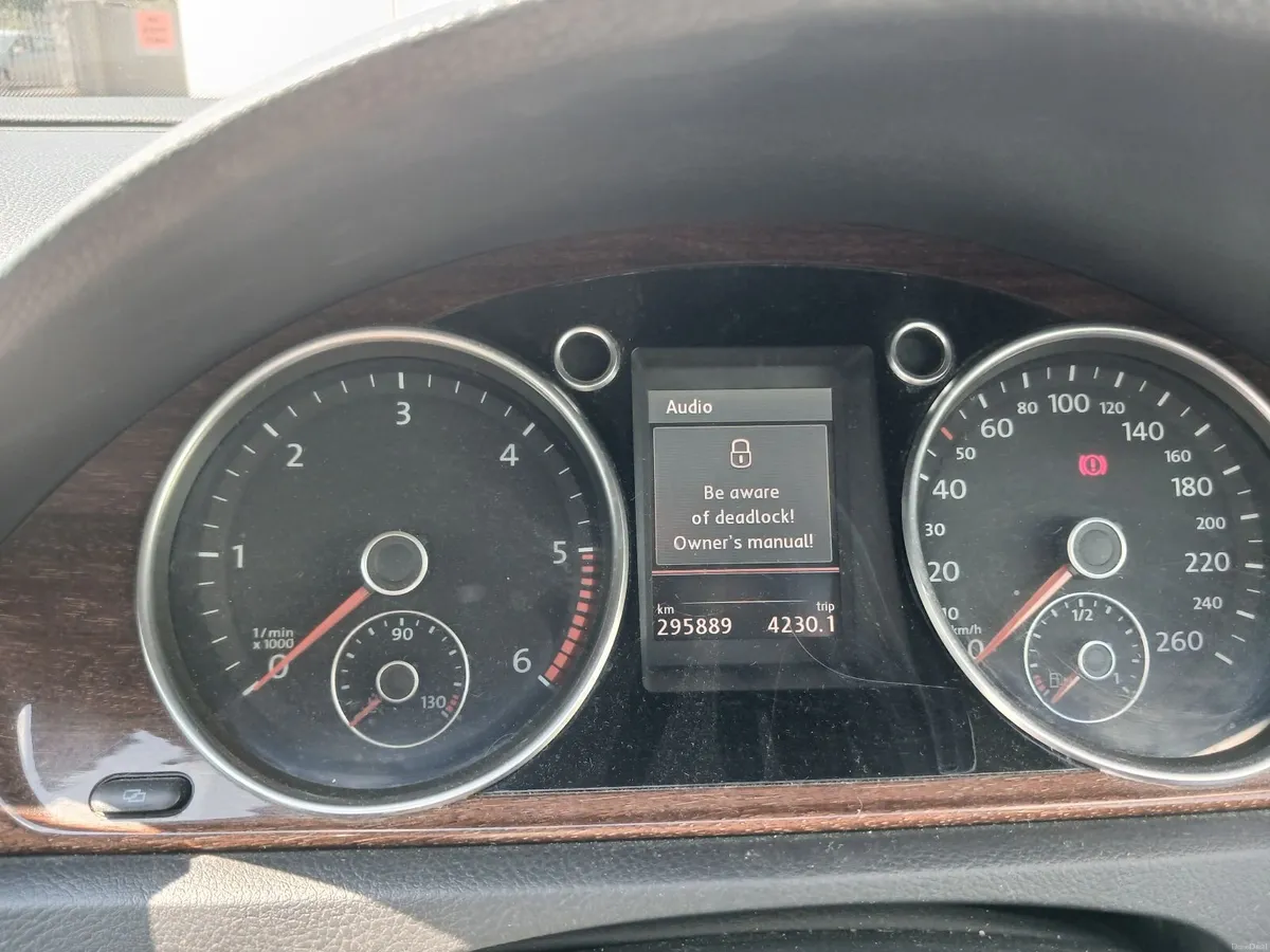 Volkswagen Passat 2011 - Image 4