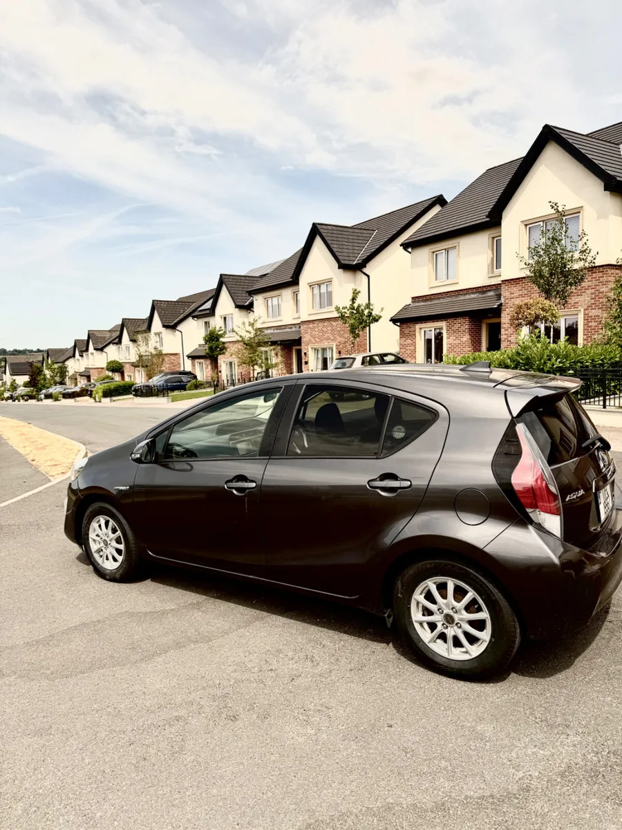 Toyota Aqua 2017 - Image 2