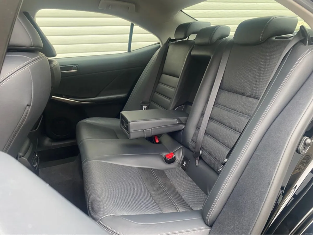 Lexus IS 300 H 2.5 ADVANCE HYBRID @Waltons Garage - Image 5