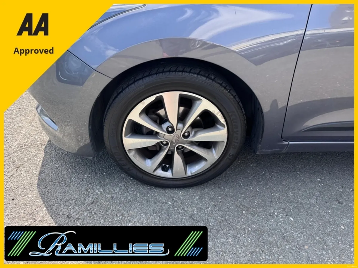 Hyundai i20 1.2 PREMIUM, Pan Roof,12 Month AA, NCT - Image 4