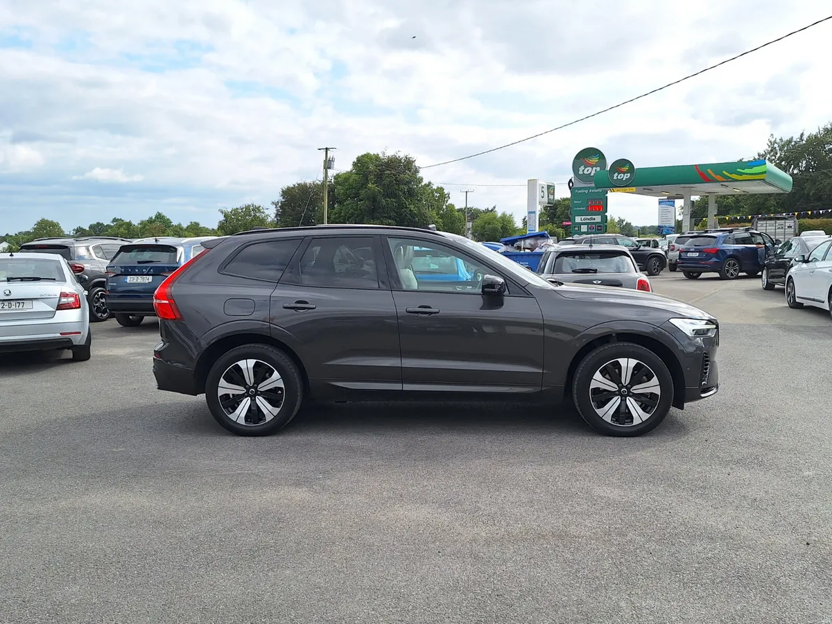 Volvo XC60 Plus Dark PHEV *Sunroof/Top Spec - Image 2