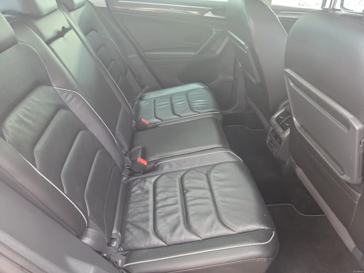 Volkswagen Tiguan R-LINE 2.0 TDI MANUAL 6SPEED FWD - Image 6