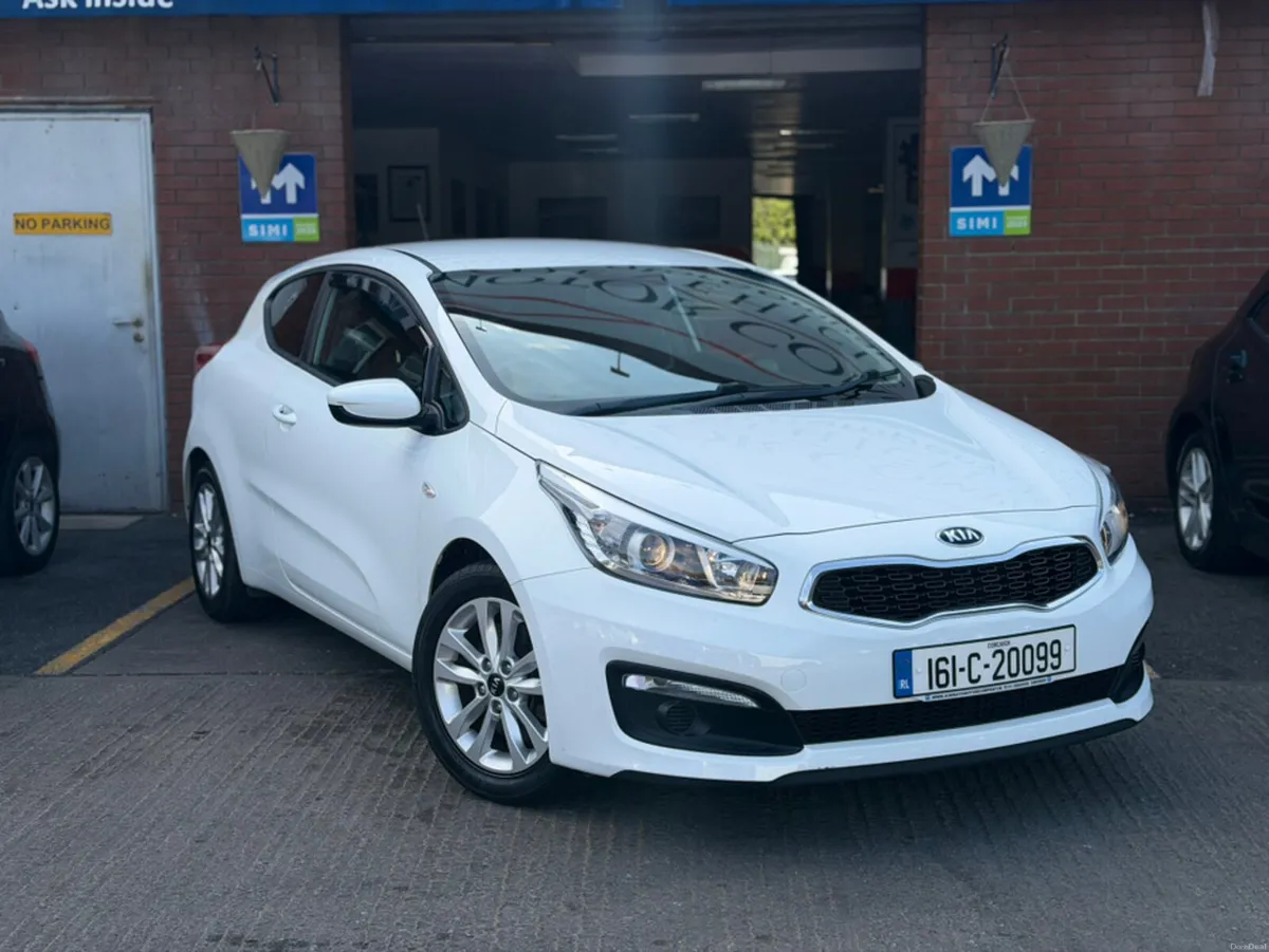 Opel Astra 1.6 GTC SPORT 3DR - LOW KMS - Image 4
