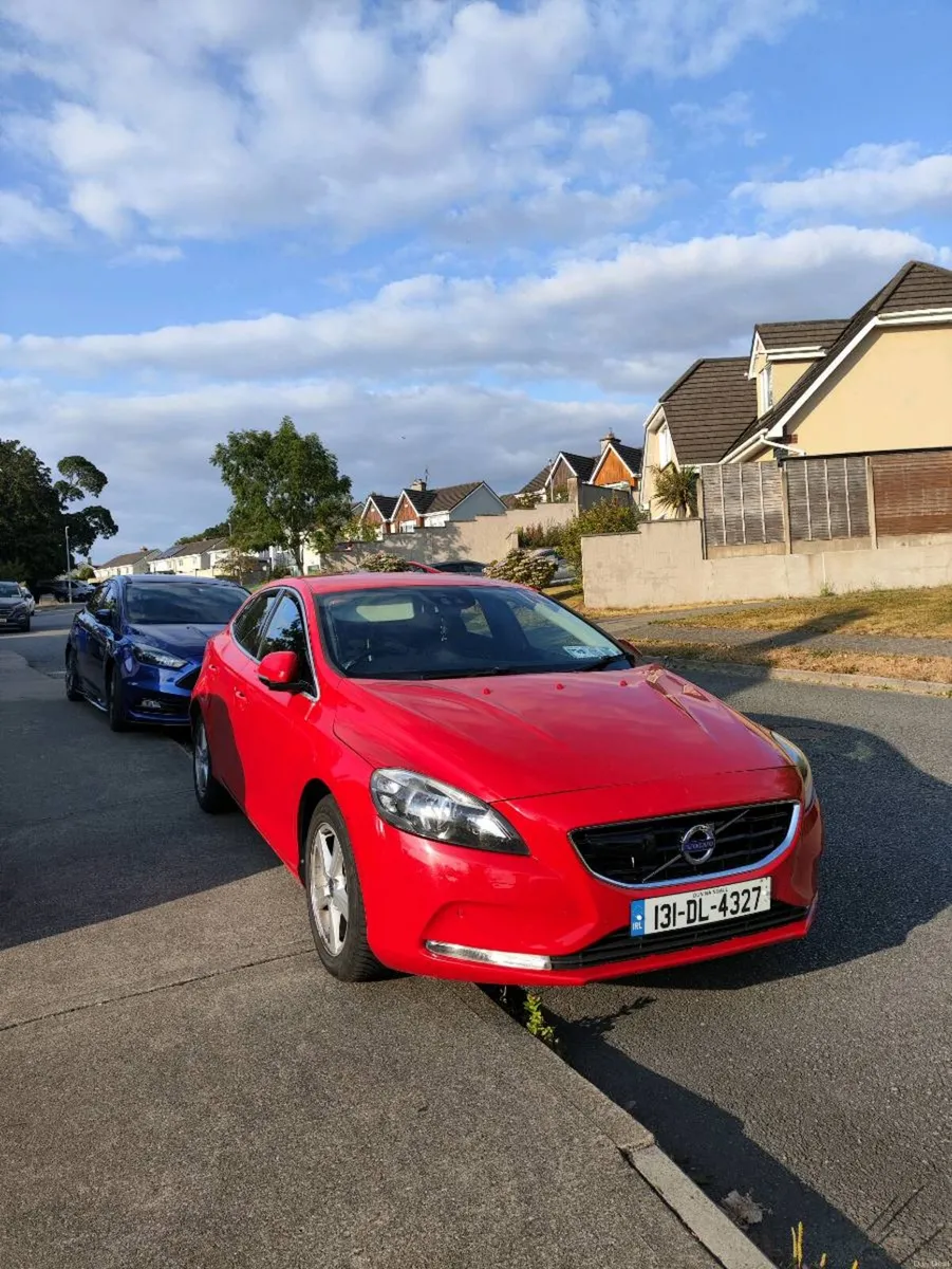 Volvo V40 - Image 1