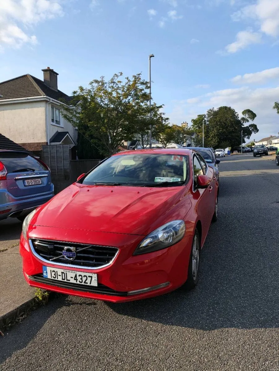 Volvo V40 - Image 2