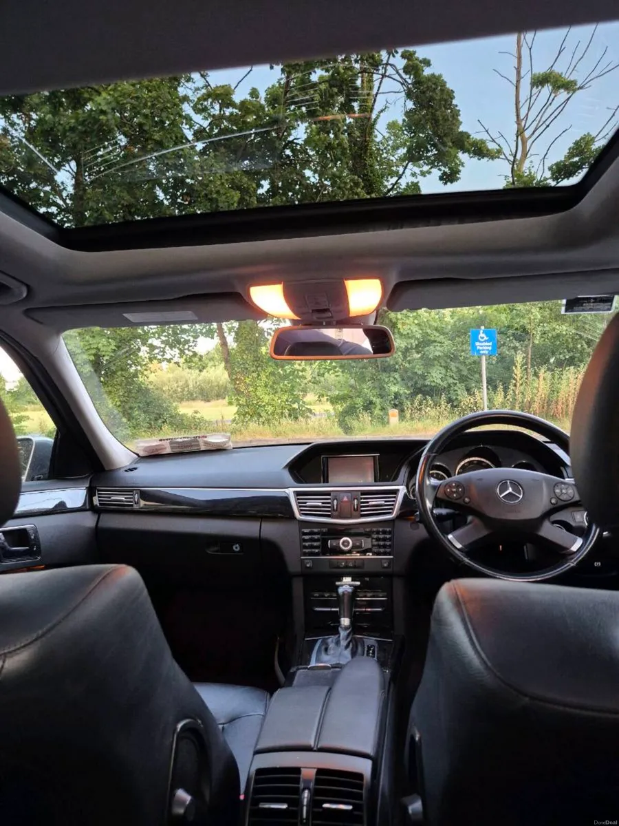 Mercedes E250 2010 - Image 4