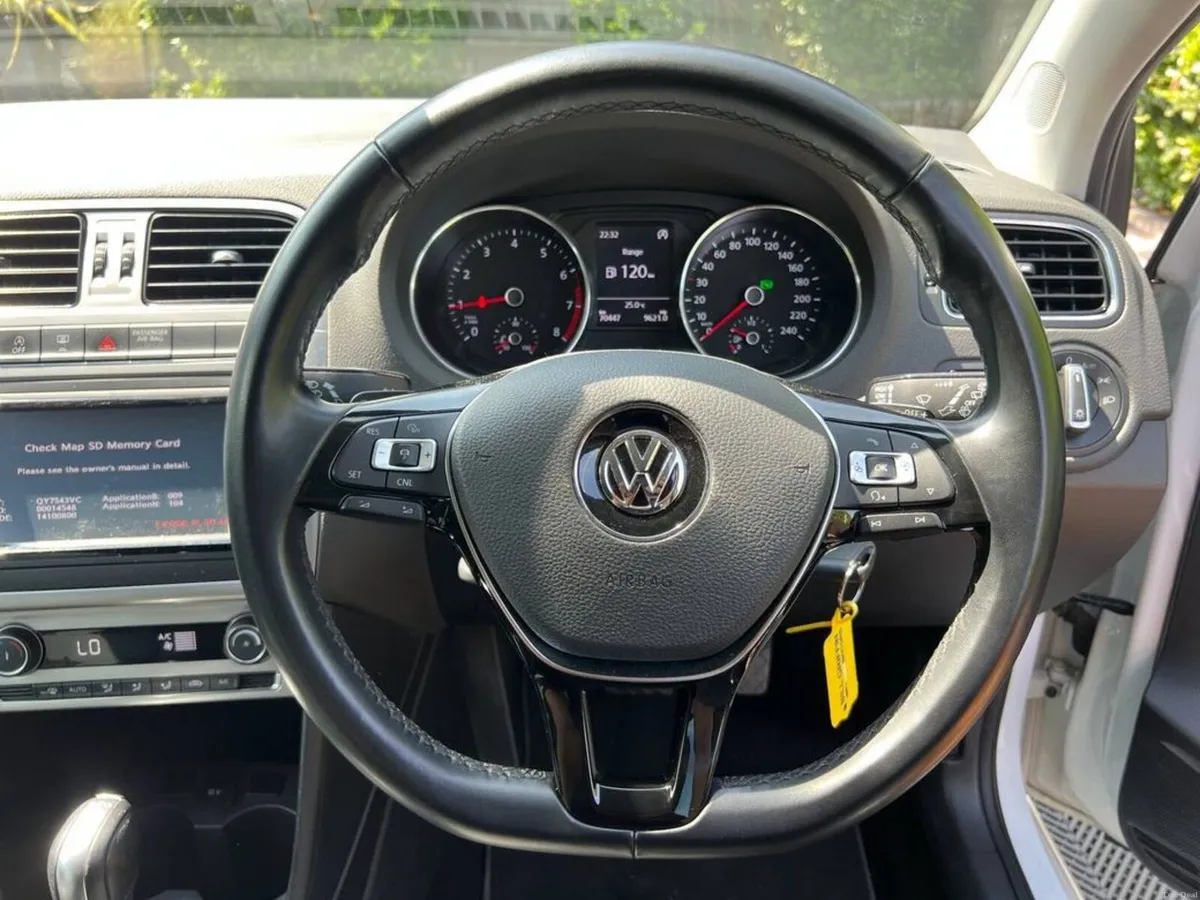 Volkswagen Polo BLUEMOTION 1.0 TSI AUTO // SERVICE - Image 4