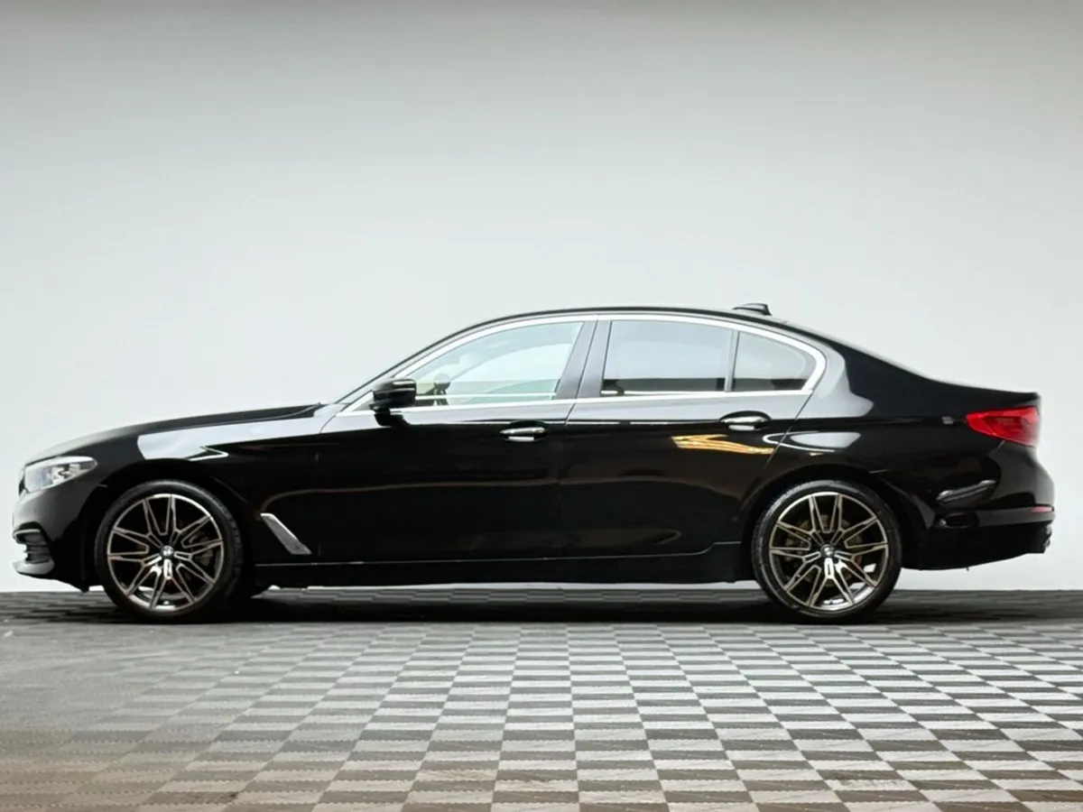 BMW 5-Series 520D SE AUTO - Image 4