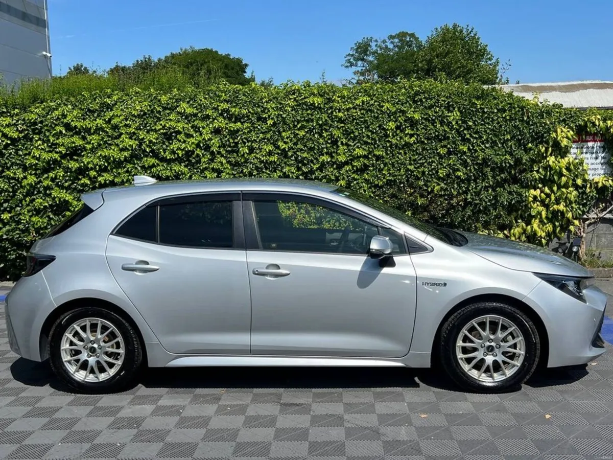 Toyota Corolla SPORT 1.8 HYBRID AUTO // DUAL ZONE - Image 2