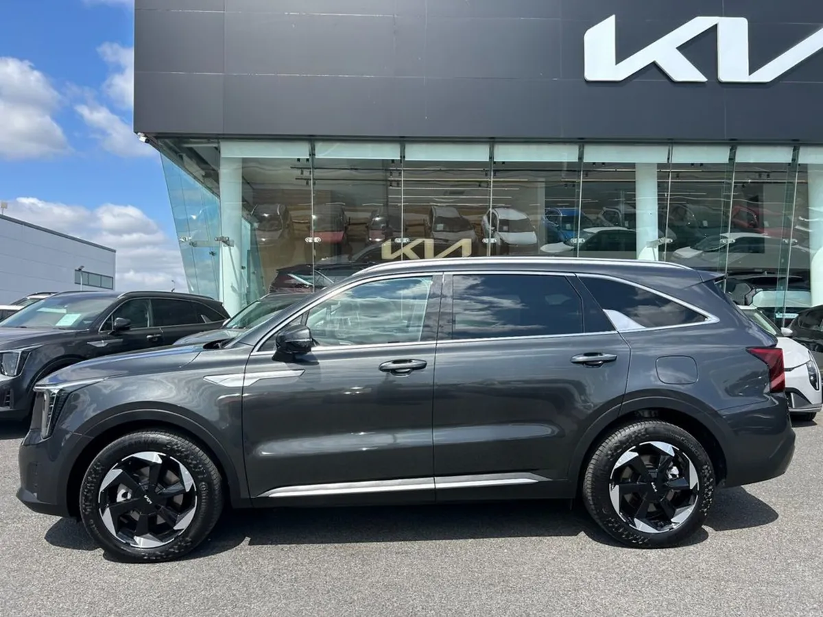 Kia Sorento 1.6 Plug In Hybrid 7 Seater - Image 3