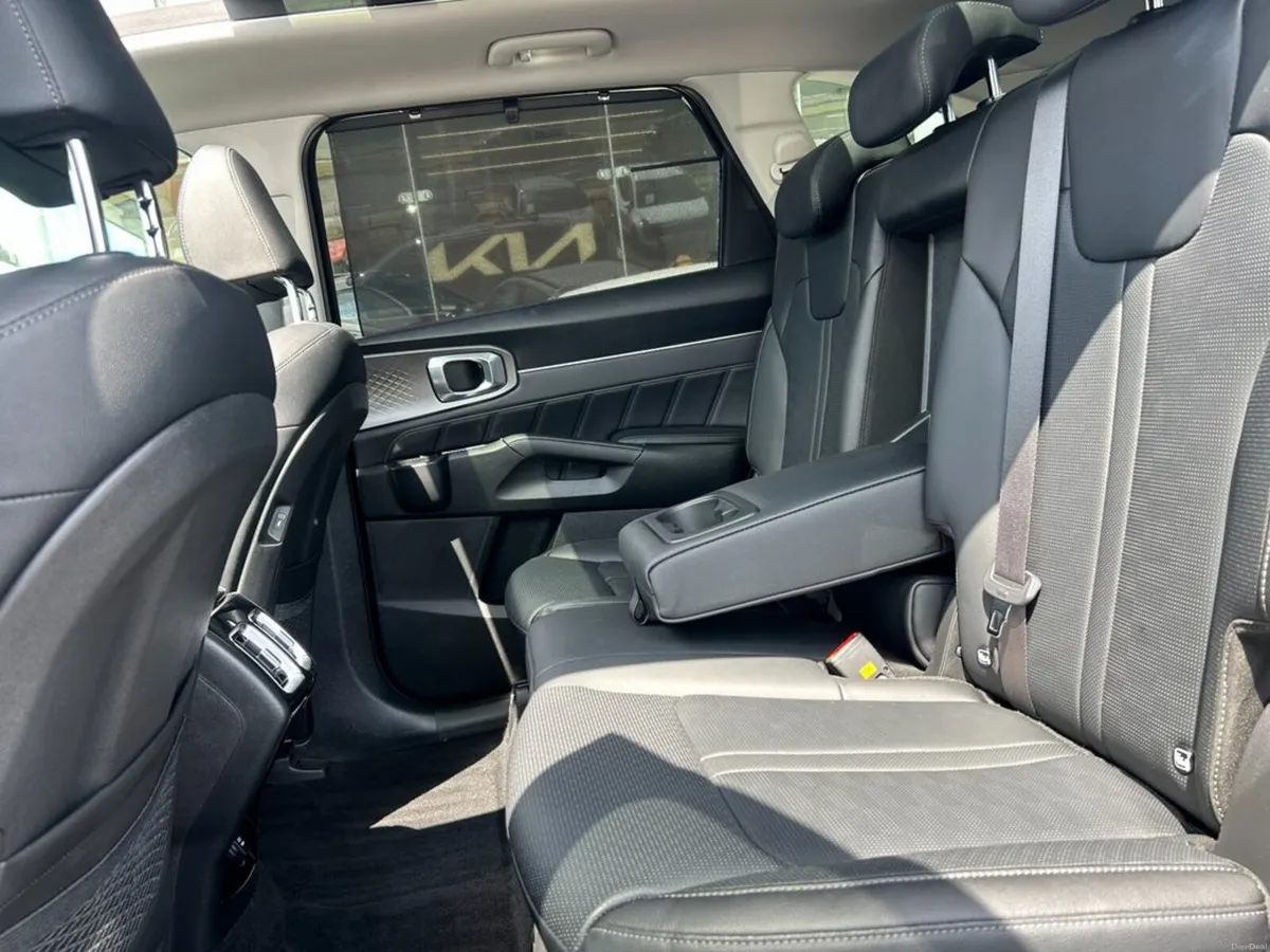 Kia Sorento 1.6 Plug In Hybrid 7 Seater - Image 4