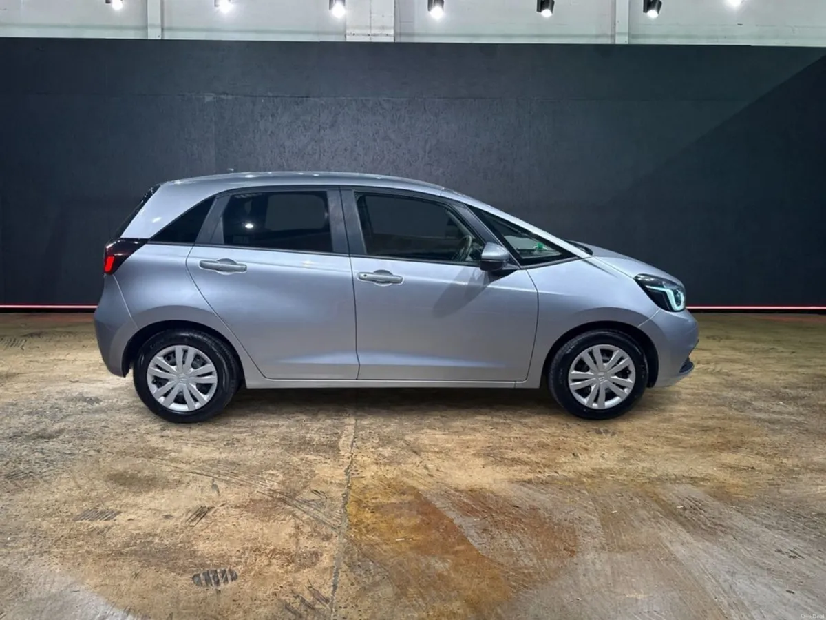 Honda Fit 1.5 HYBRID AUTOMATIC - PUSH BUTTON START - Image 2